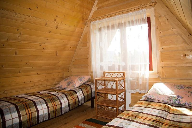 Hacjenda - Apartamenty I Pokoje Goscinne Чарна-Гура Экстерьер фото