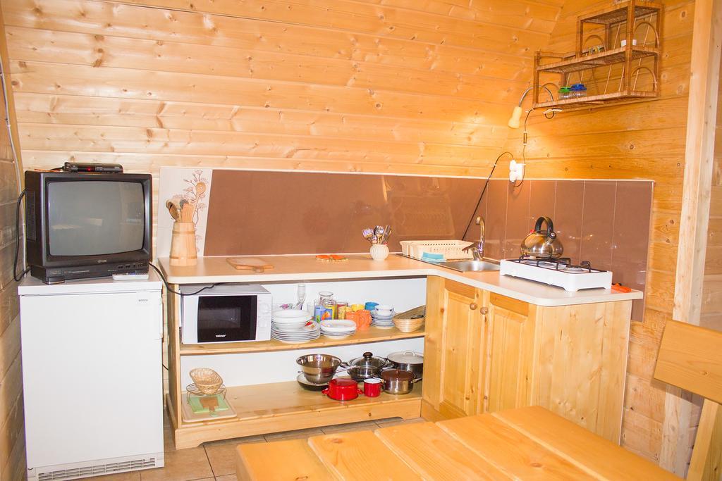 Hacjenda - Apartamenty I Pokoje Goscinne Чарна-Гура Экстерьер фото