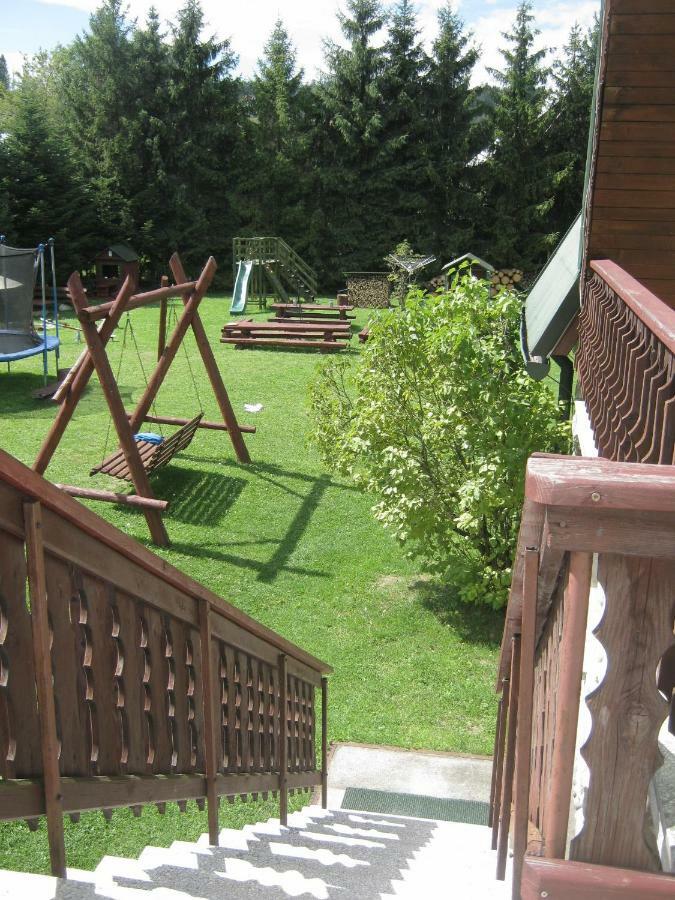Hacjenda - Apartamenty I Pokoje Goscinne Чарна-Гура Экстерьер фото
